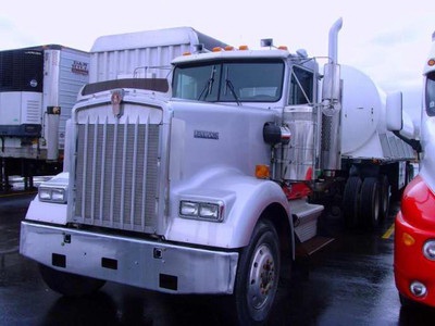 1998 Kenworth W900 White Truck w/ 1985 T