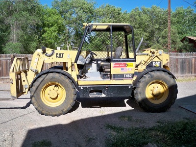CAT TH62 Extendable Fork Lift