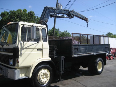 1981 Mack Knuckle boom truck