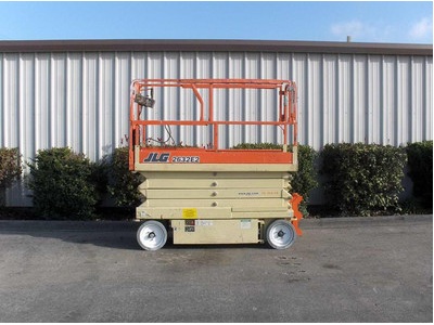 JLG 2632E2 Scissor Lift-Ultra Narrow