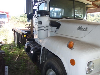 mack winch truck