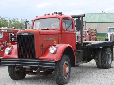 1959 White Mustang 9000T Winch truck
