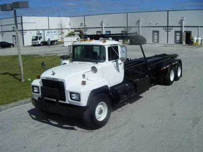 1999 Mack RD688S Roll Off Truck for Sale