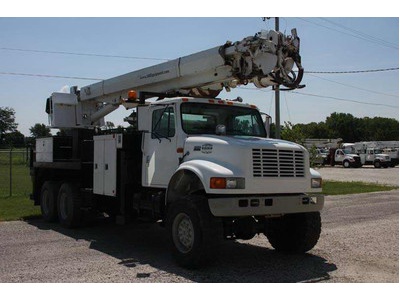 2000 Intl 4900 6x6 Digger Derrick
