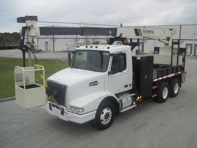 2002 National Crane 400B Boom Truck