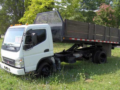 2005 Mitsubishi Landscaper Dump