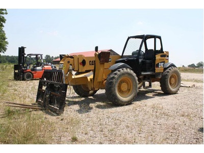 Cat Telehandler - 2005 - Model # TH560B 