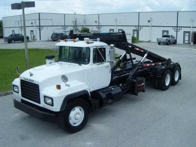 1999 Mack RD688S Roll Off Truck for Sale