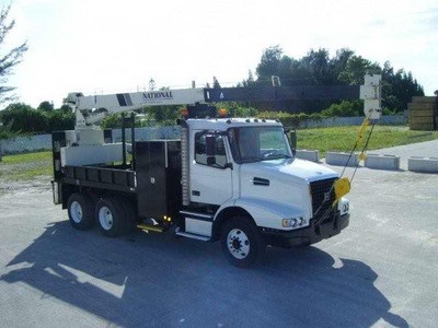 2002 National 400B Crane Boom Truck for 