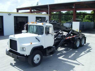 2000 Mack DM690S Roll Off Truck for Sale