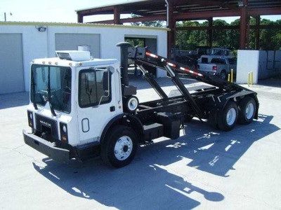 1999 Mack MR688S Roll Off Truck for Sale