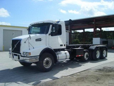 2005 Volvo VHD Roll Off Truck for Sale