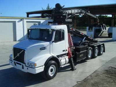 2006 Volvo VHD Roll Off / Grapple Truck 