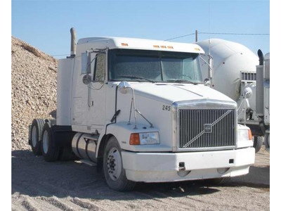 Volvo Freight Truck Sleeper Tractor Semi