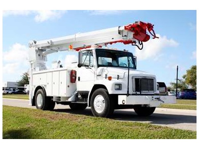 1999 Freightliner FL70 Altec D947 Digger