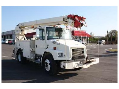 2001 Freightliner FL80 Altec Digger D