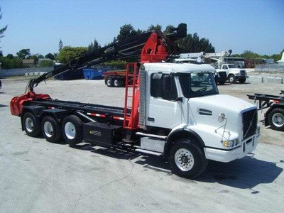 2003 Volvo VHD Roll Off / Grapple Truck 