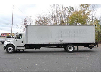 05 FREIGHTLINER M2106; 28 ALUMINUM BOX