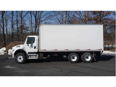 05 FREIGHTLINER M2106; 20 ALUMINUM VAN