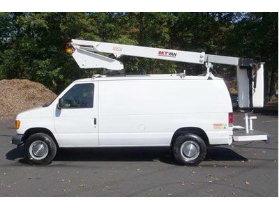 2006 FORD E350; SKYVAN BUCKET UVN35A