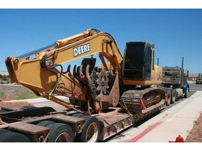 2005 Deere 200C LC Excavator w/ thumb 