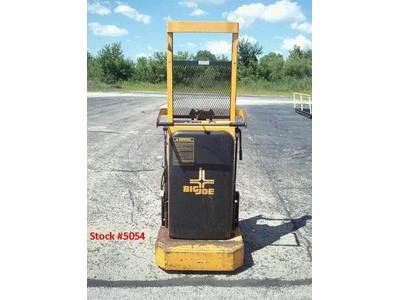 Big Joe 1518-R5 1500 Cap 60" Height