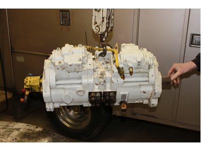 300 Kobelco Hydraulic pump rebuilt