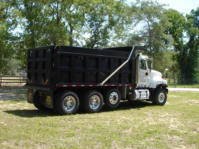 2006 Like new Dump Truck
