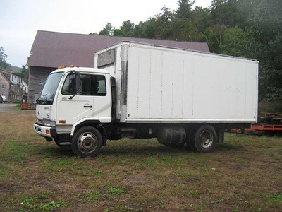 2000 Nissan 2300
