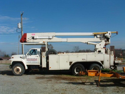 BUCKET TRUCK