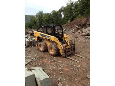 08 John Deere 320