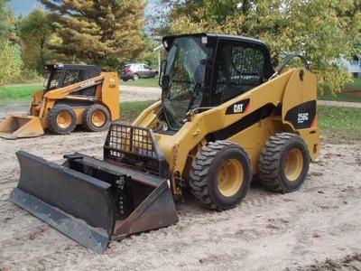 Cat 256C skid steer with attachments