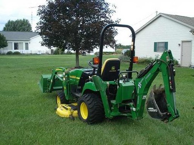 $2,850 - 2006 John Deere 2305 TLB Mower