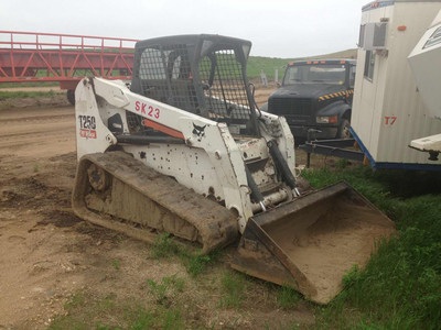 2006 Bobcat T250 Skid Steer Loader Track